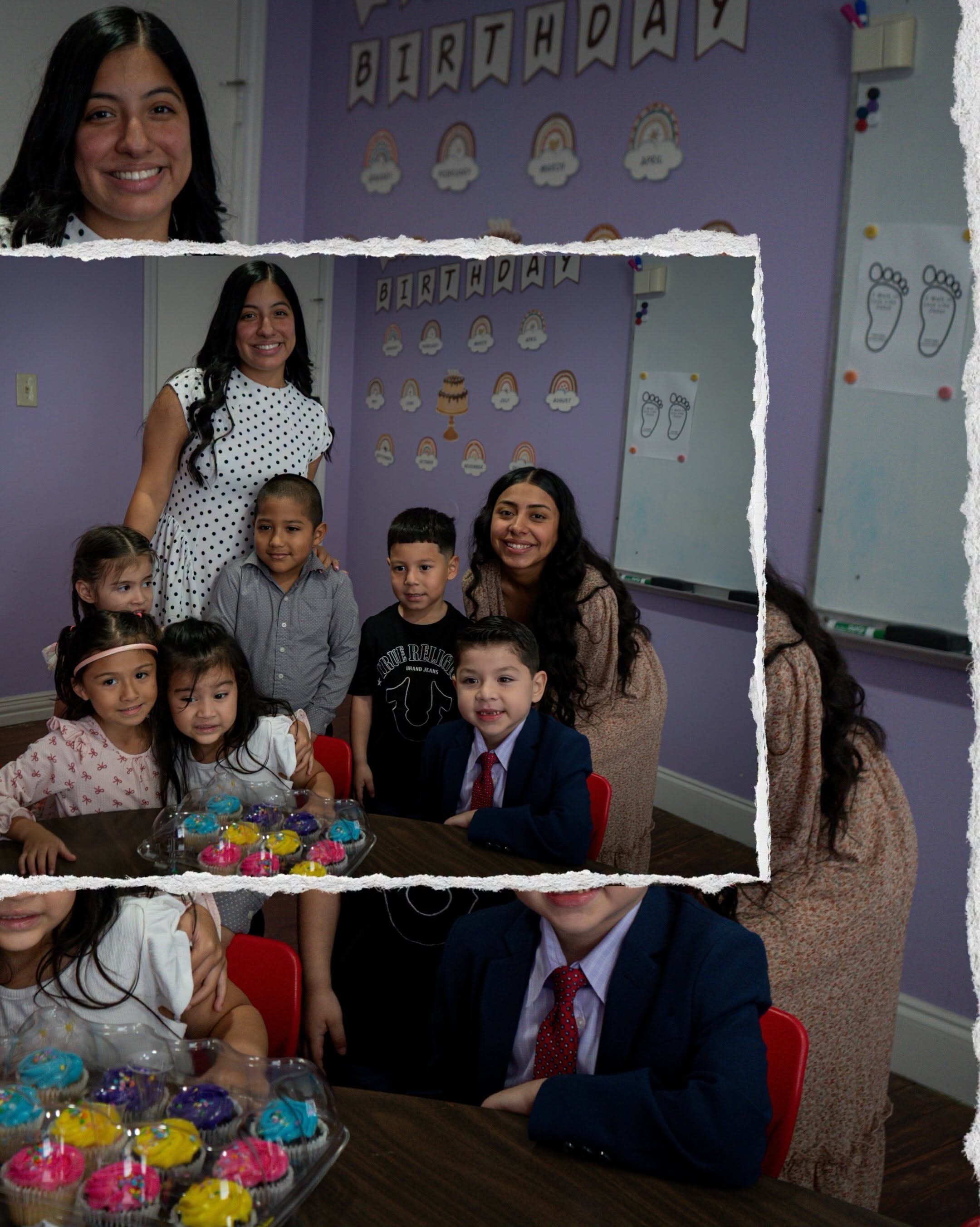 Una maestra del ministerio de niños con niños sonrientes alrededor de una mesa con pastelitos